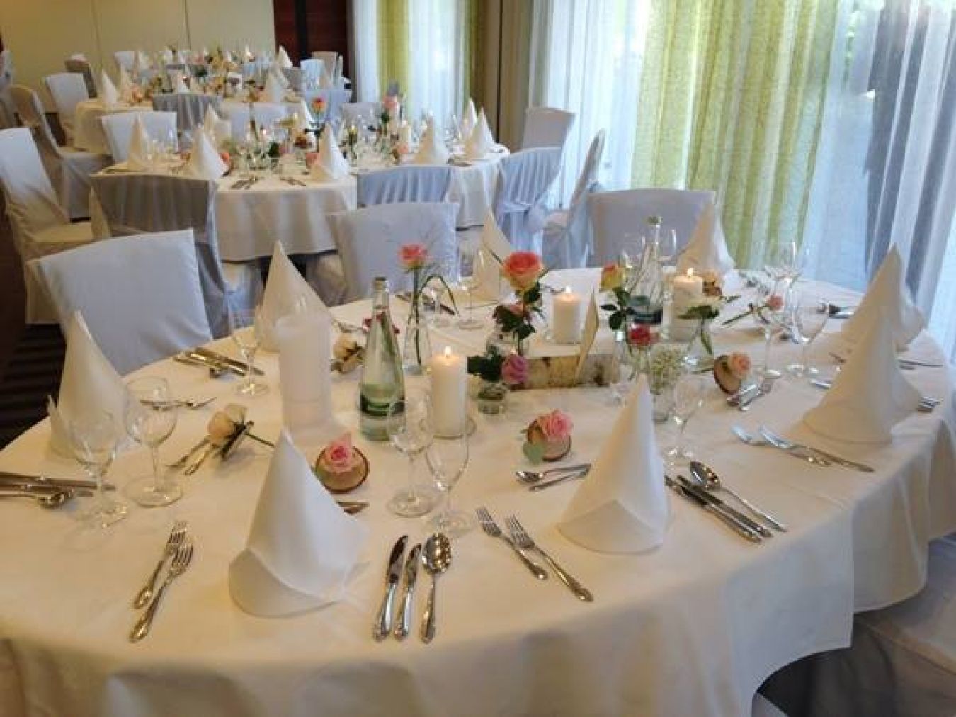 Festlich Tisch runde Tische ovale Tische Festraum Hochzeit Freie Trauung