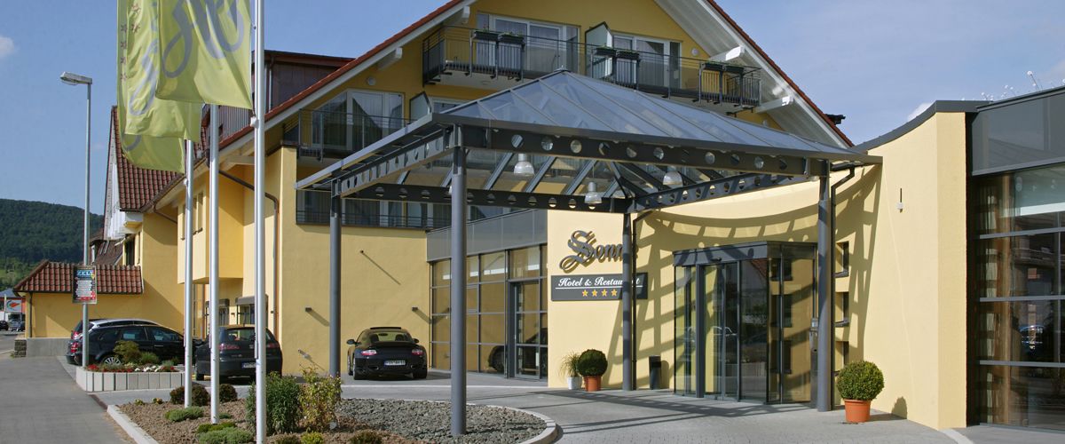 Eingang des Hotel-Restaurant Sonne in Ruderberg